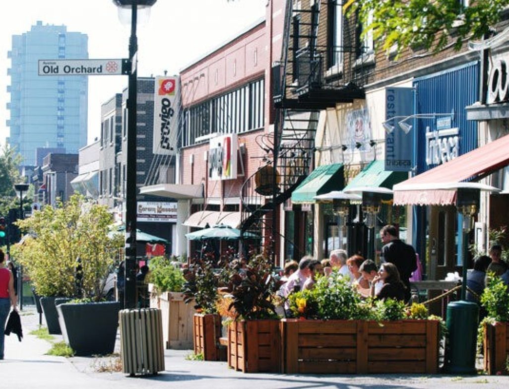 In favor of summertime pedestrianization of Monkland Street!