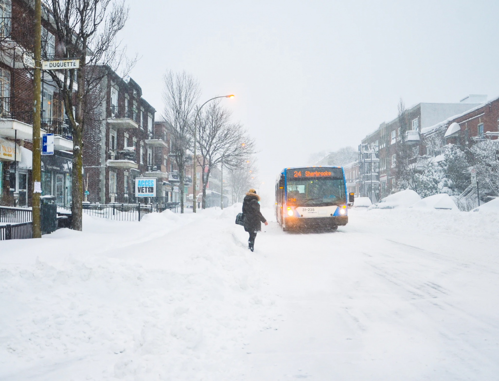 La Ville de Montréal procédera, dès le mois de septembre, à l'aménagement d'un passage à niveau permanent entre les rues Ogilvy et De Castelnau