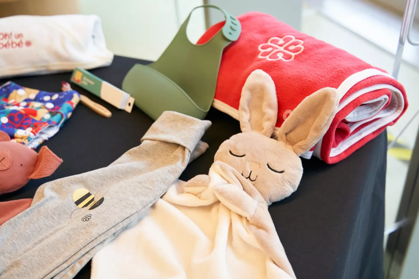 Soutenir toutes les familles montréalaises: La Ville de Montréal dévoile la boîte Bienvenue bébé