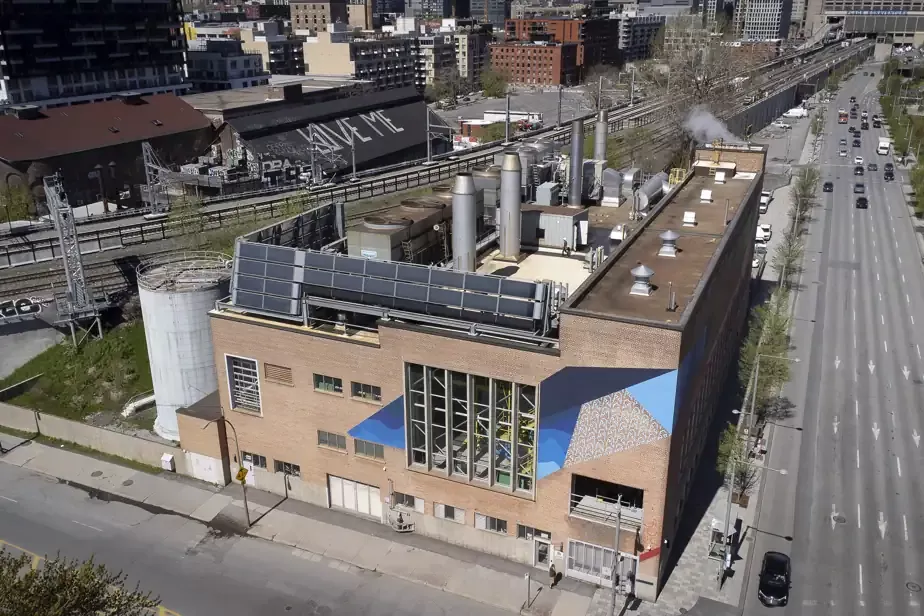 Montréal, en partenariat avec le gouvernement du Québec et Hydro-Québec, crée un comité stratégique pour diversifier son approvisionnement énergétique par la création de réseaux thermiques urbains